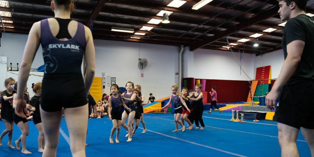 Kinder gymnasts doing floor routines training - Skylark Sports